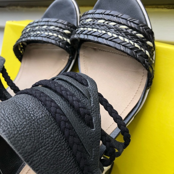 Kenneth Cole Reaction Art-Ful Black Sandal - Picture 11 of 12